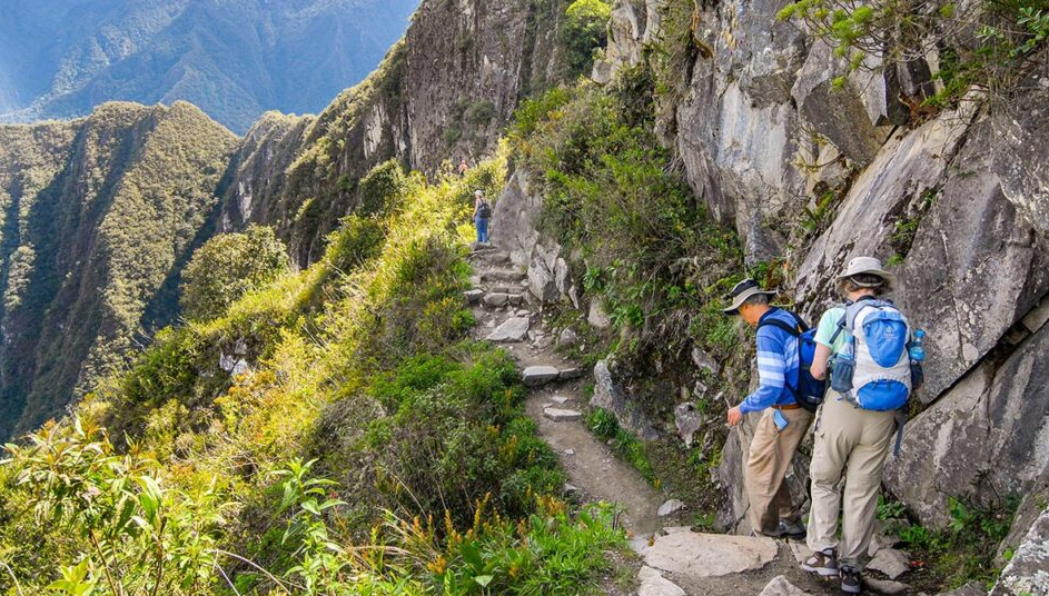 dangerous inca trail to machu picchu