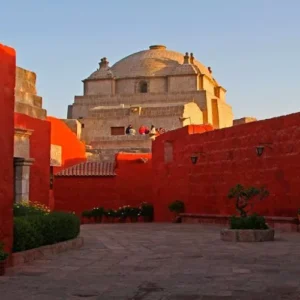 City Walking Tour – Capilla San Ignacio – Monasterio De Santa Catalina