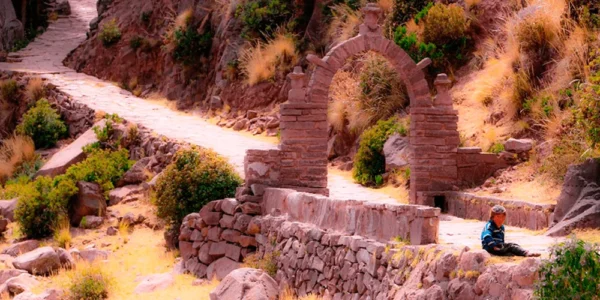 Tour to Uros – Taquile 2 Days 1 night - Imagen 4