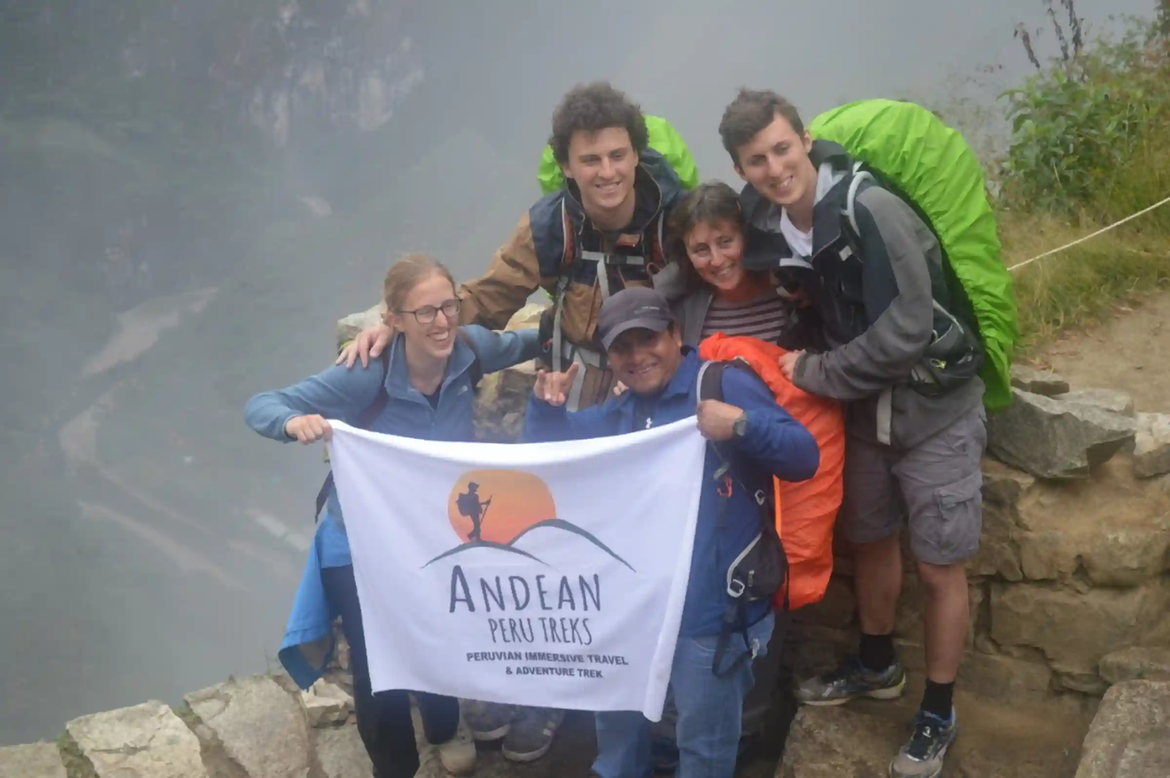 Viajeros en el Camino Inca con Andean Peru Treks