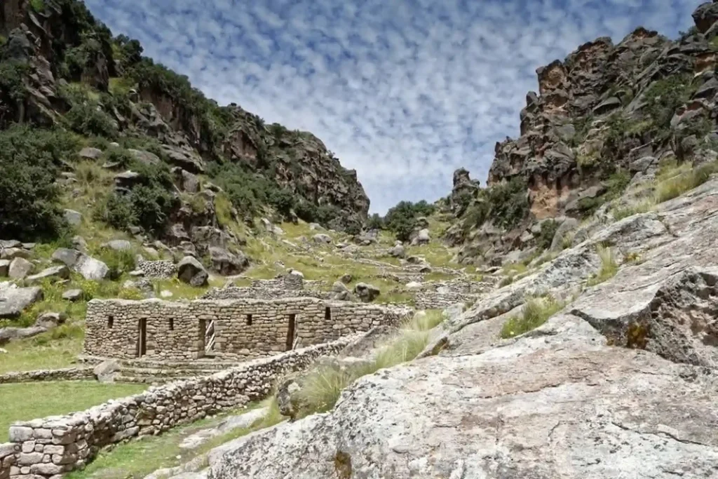 Three Canyons of Suykutambo Full-Day Tour